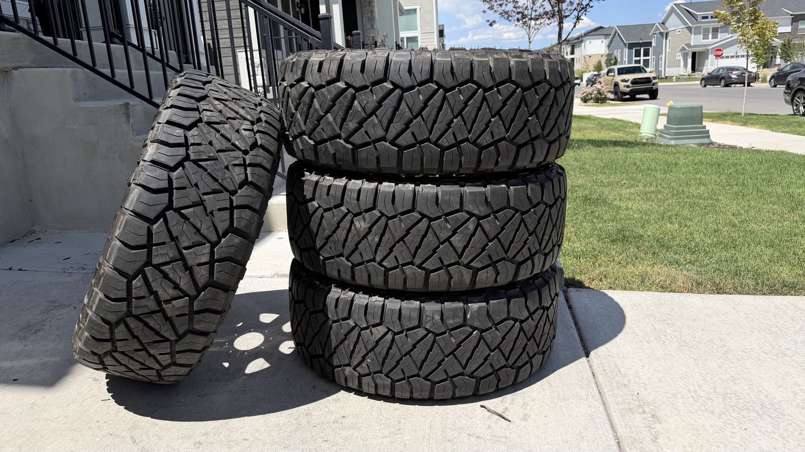 35/12.50R20 Nitto Ridge Grappler Load F Like new