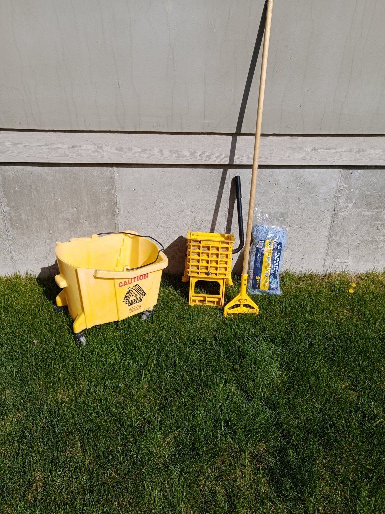 Commercial Mop Bucket with Wringer
