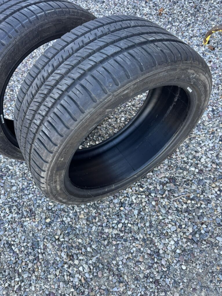 255/40ZR19 Michelin Tires