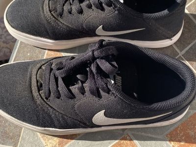 Nike SB Charge Canvas Youth Skate Shoes Black Size 4.5Y