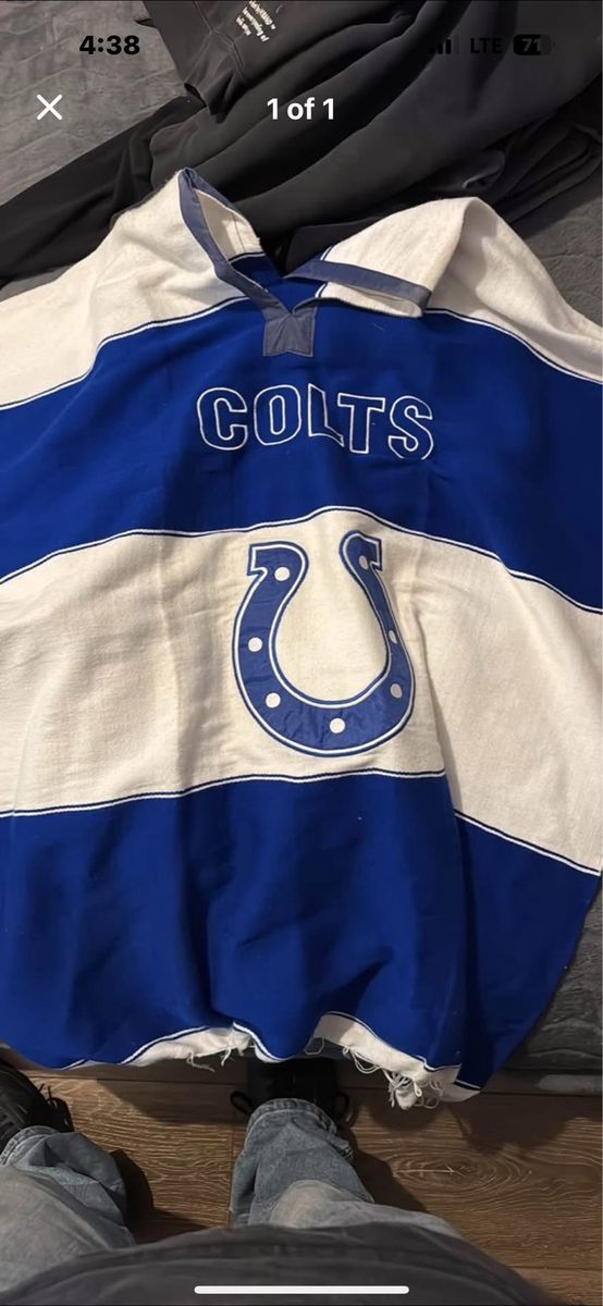 Colts poncho