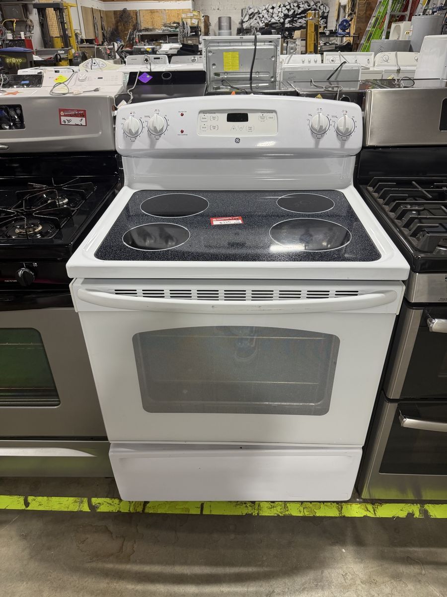 GE White Glass Top Electric Range Stove with 4 Burners and Oven