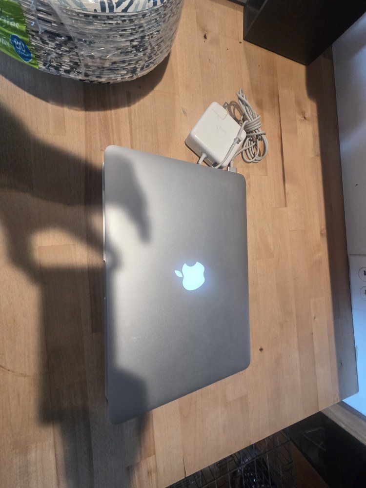2015 Apple Macbook 12,1 v1.0