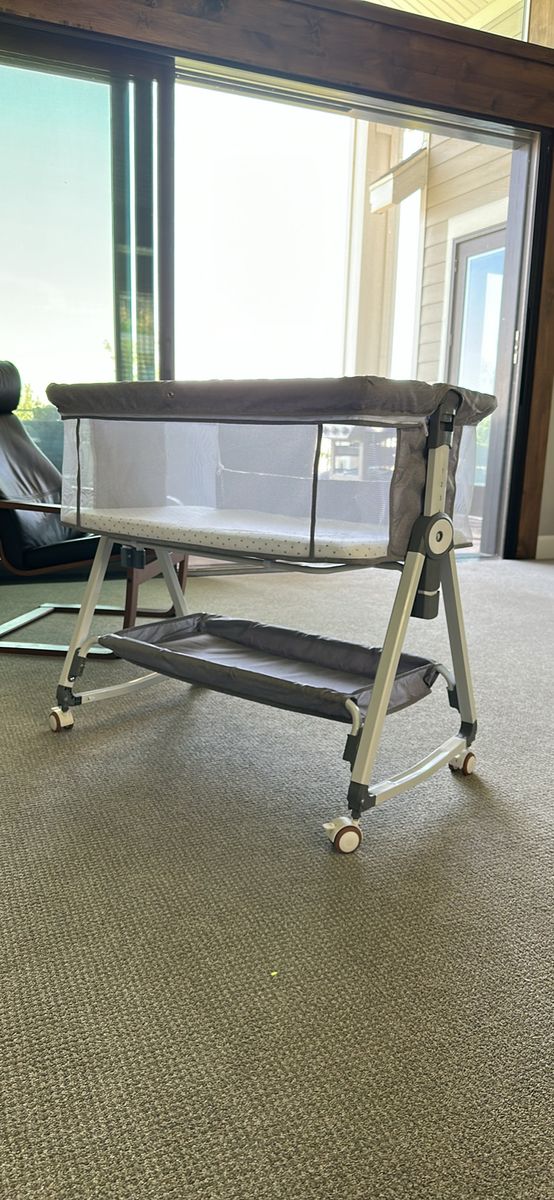 Gray Baby Bassinet Co-Sleeper with Adjustable Height & Wheels - Excellent Condition