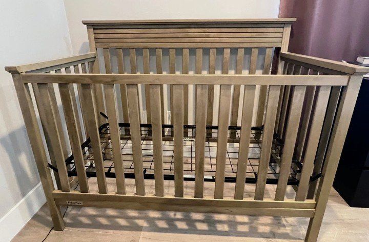 Fisher Price Newbury Convertible Baby Crib