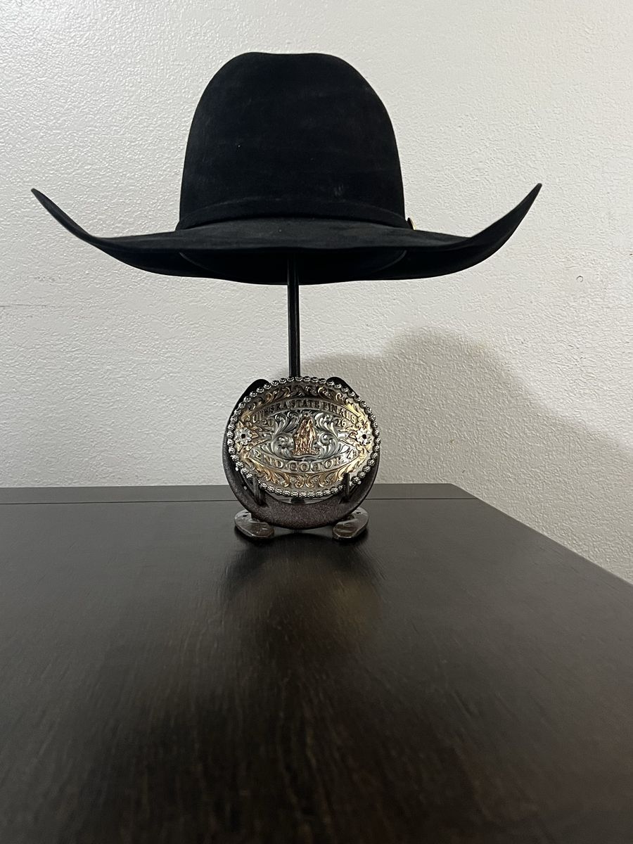 Trophy Buckle/Hat Display Stand Horseshoe Base