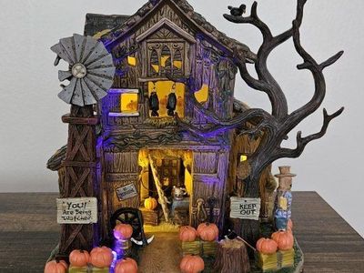 Lemax Spooky Town Creepy Barn