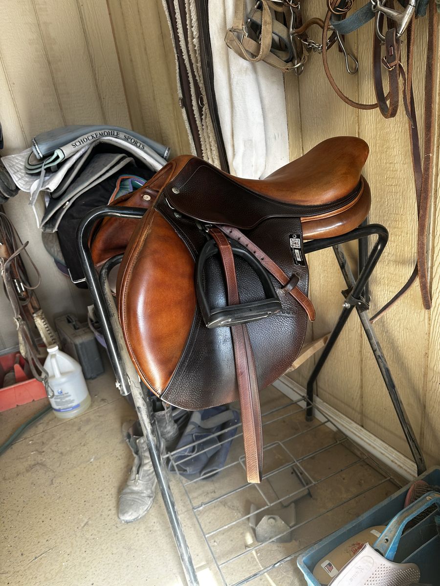 17” CWD jumping saddle