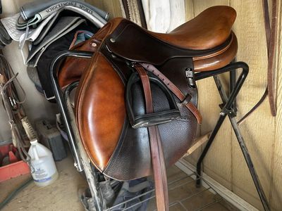 17” CWD jumping saddle