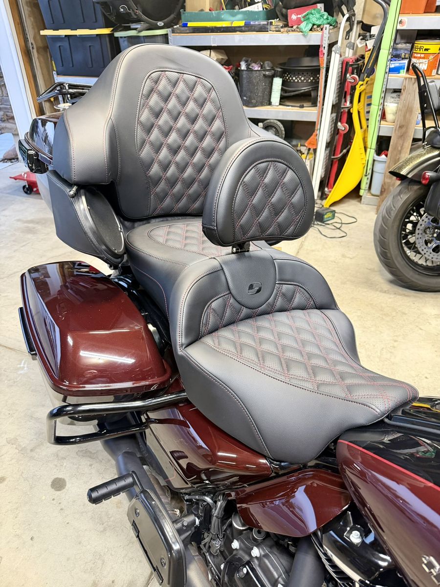Saddlemen Road Sofa King Harley Davidson motorcycle seat w/driver and passenger backrest