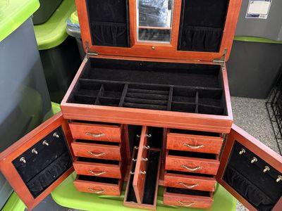 Jewelry box