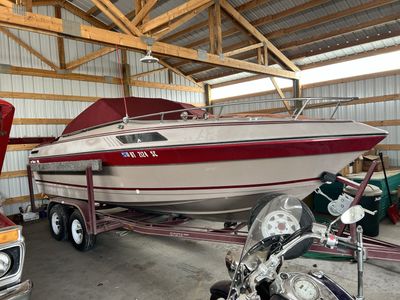 Used 1985 Beach Craft Boat with MerCruiser 260 Engine and Trailer - Good Condition