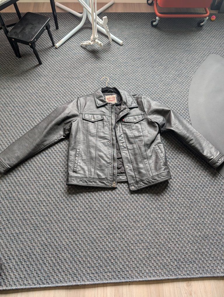 Levi Strauss & Co. Black Leather Jacket - Men's XL (13-15 years)