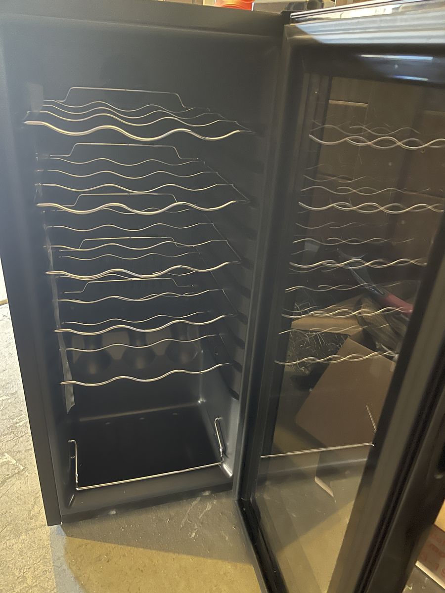 Wine Enthusiast 18 Bottle Wine Cellar