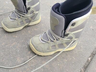 ladies snowboard boots size 5