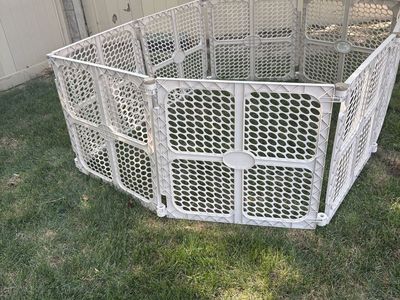 Extra Large Plastic Baby Playpen / Safety Gate perfect for safe puppy play