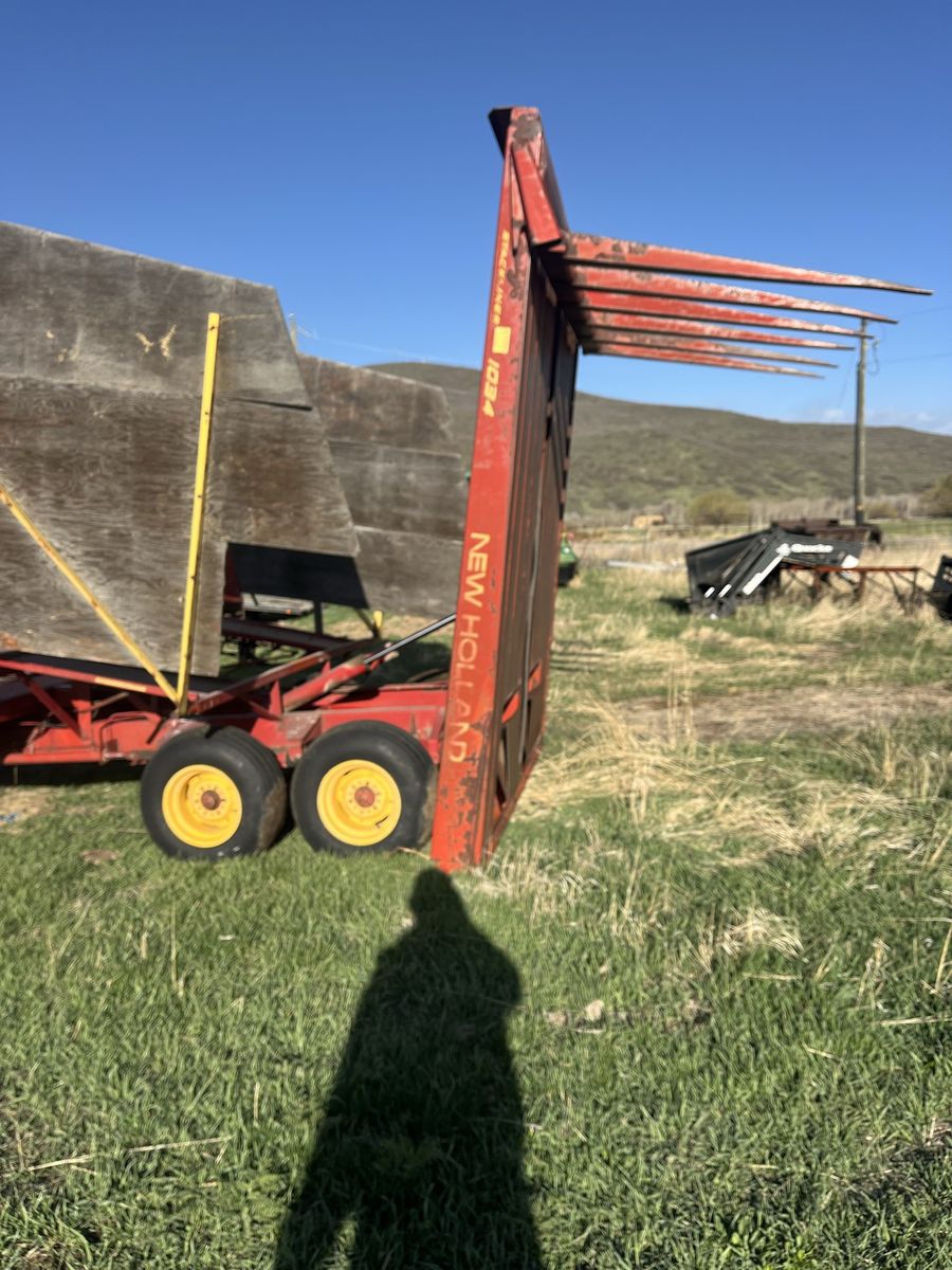 New Holland Bale Wagon