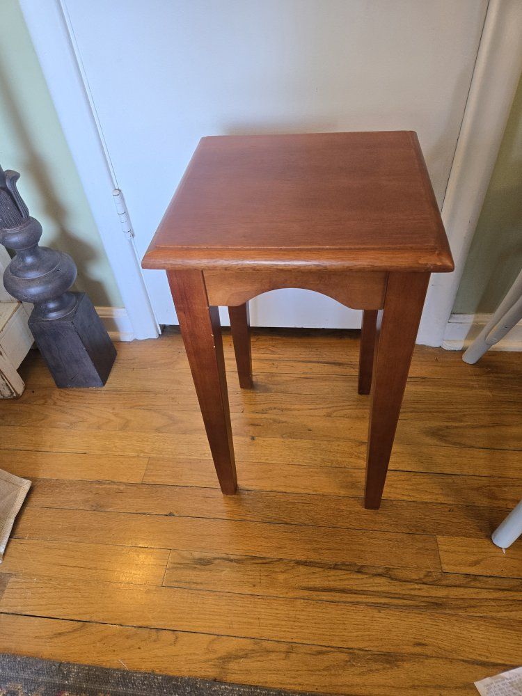 Small Wooden Side Table Accent Pedestal Stand