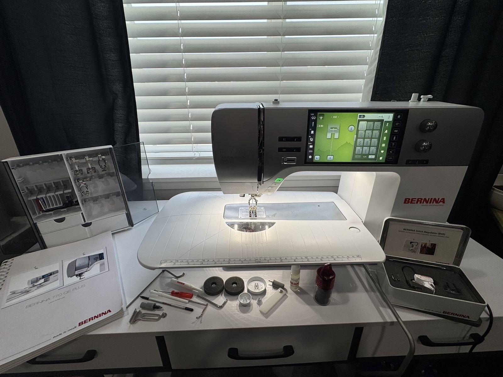 Bernina 770 QE Plus Quilting Machine + Bernina Luggage – Low Stitches