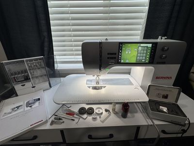 Bernina 770 QE Plus Quilting Machine + Bernina Luggage – Low Stitches