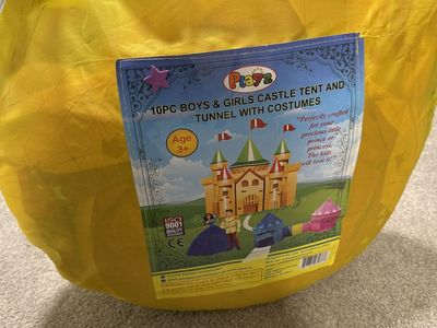 FREE - Kid’s castle play tents and tunnel