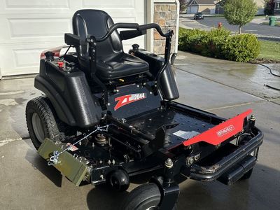 Gravely ZT 2044 Zero Turn Mower – 44” Fab Deck