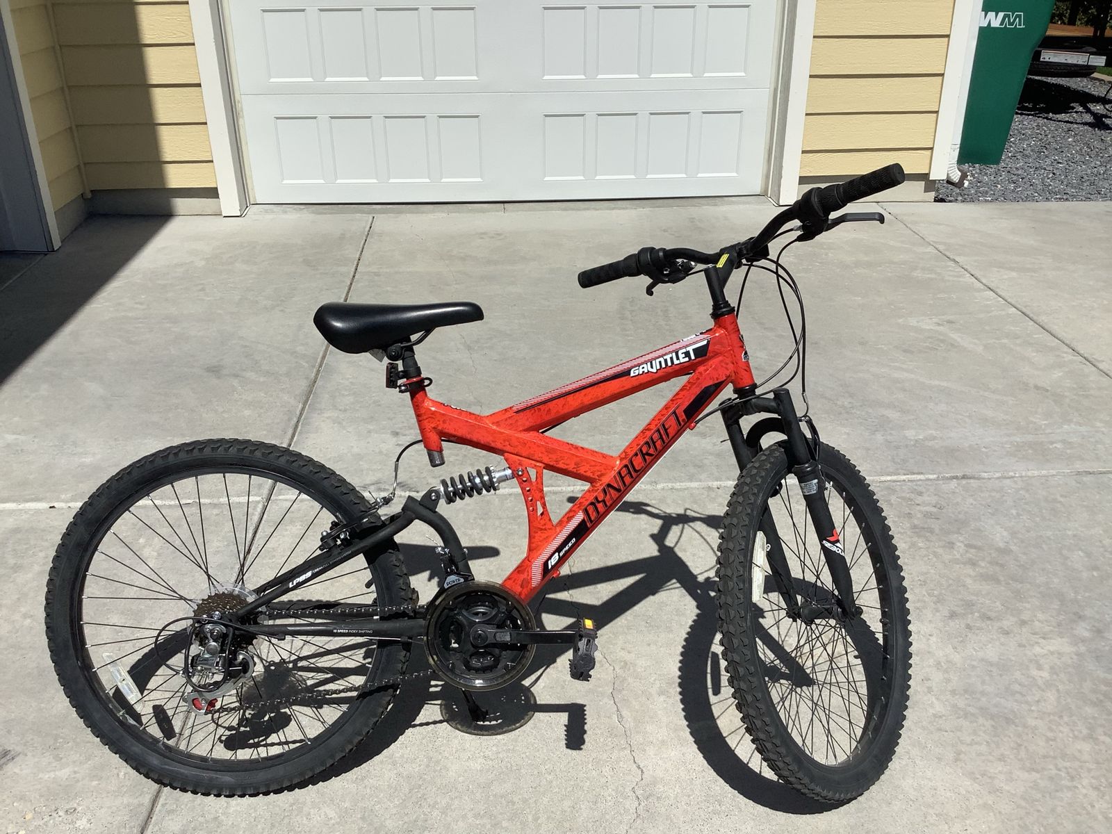 Dynacraft Gauntlet 18-Speed Full Suspension Mountain Bike Red