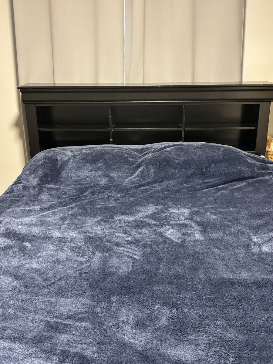 Queen bed + dresser