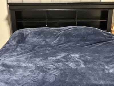 Queen bed + dresser
