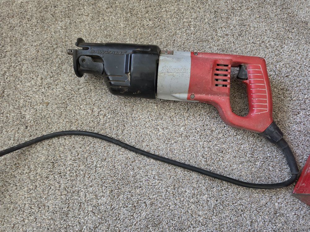 Milwaukee Heavy Duty Super Sawzall Reciprocating Saw with Metal Case