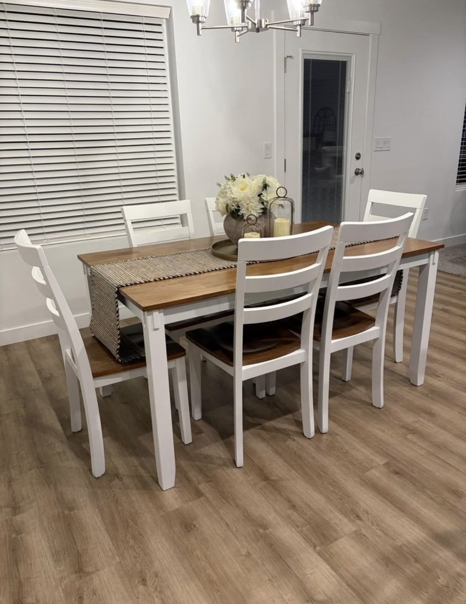 Like new 11-Piece Dining Set 