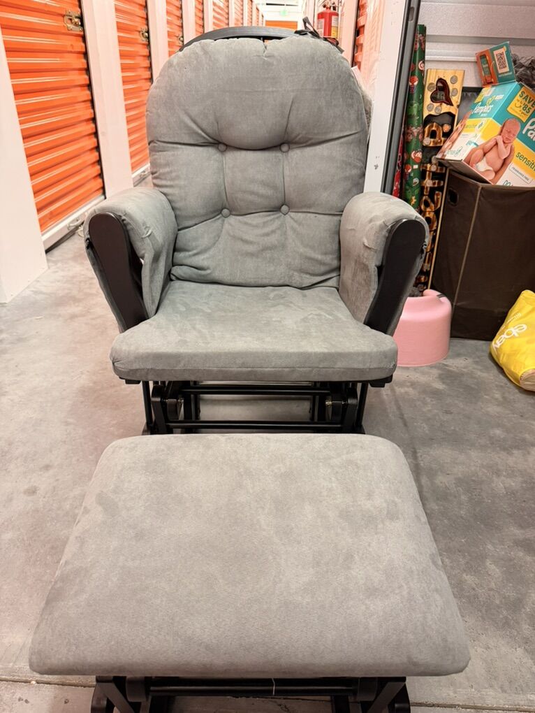 Storkcraft Hoop Glider Nursery Rocking Chair