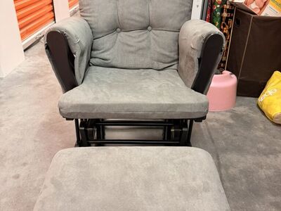 Storkcraft Hoop Glider Nursery Rocking Chair