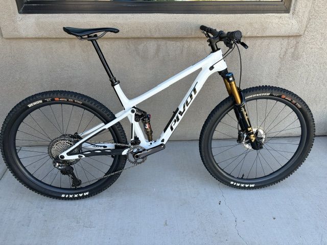 26 PIVOT MACH 4 SL V4 CUSTOM XTR DI2/XT CARBON WHEELS