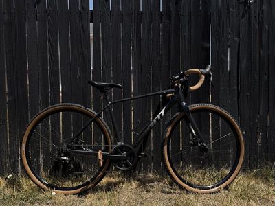 Giant 2023 Gravel Road Bike - Black with Tan Wall Maxxis Reaver Tires