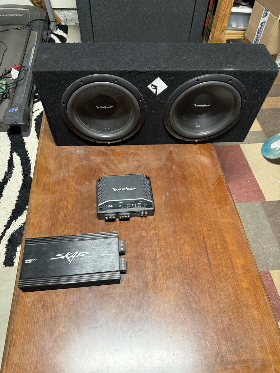 Dual 12 Inch Rockford Fosgate Subs and amps