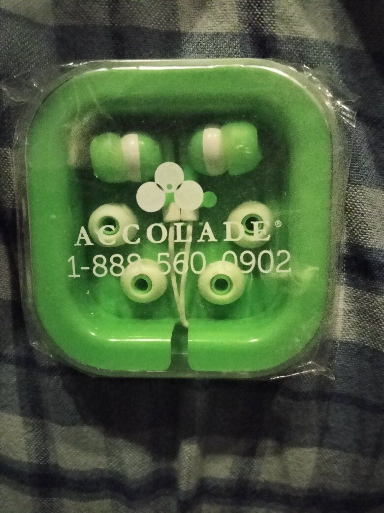 Green wired earbuds