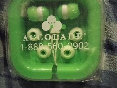 Green wired earbuds