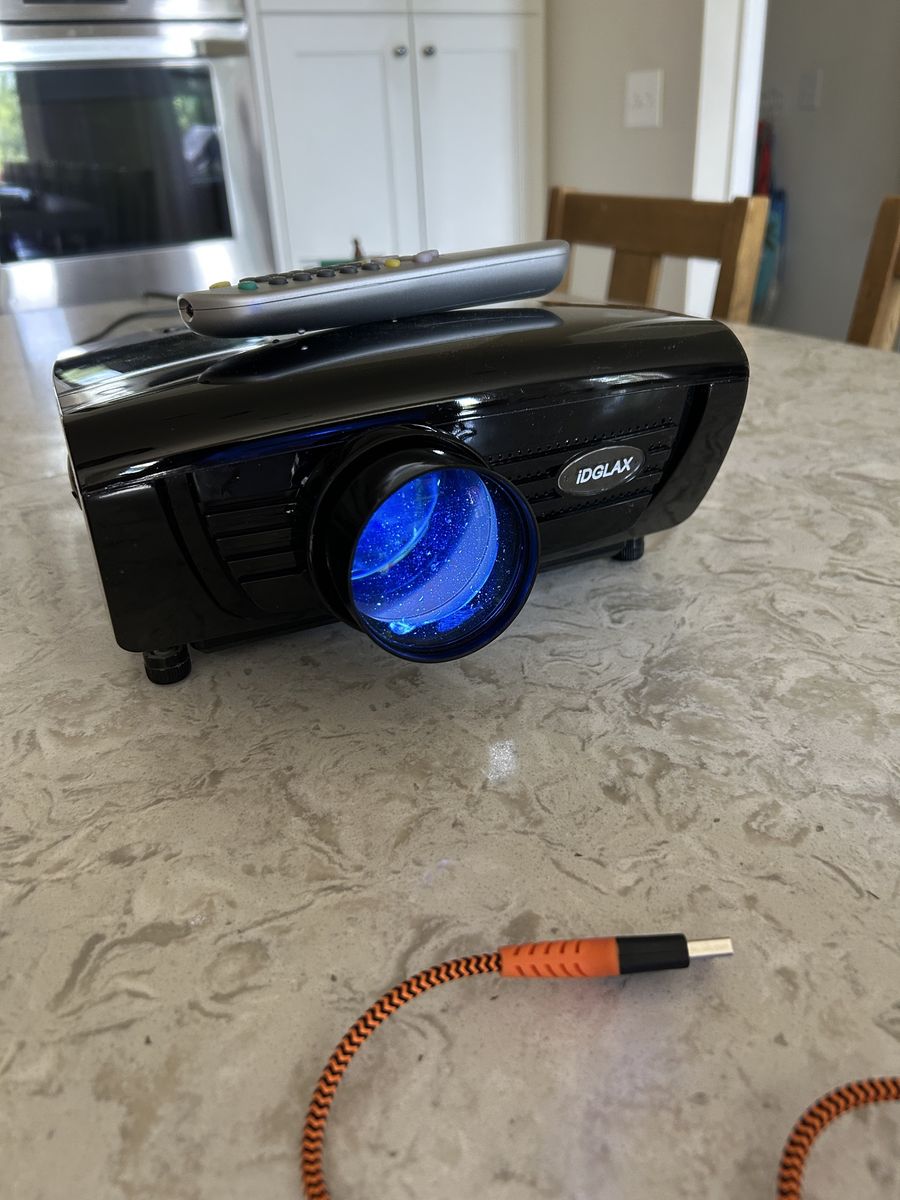 iDGLAX DG-737 LED projector