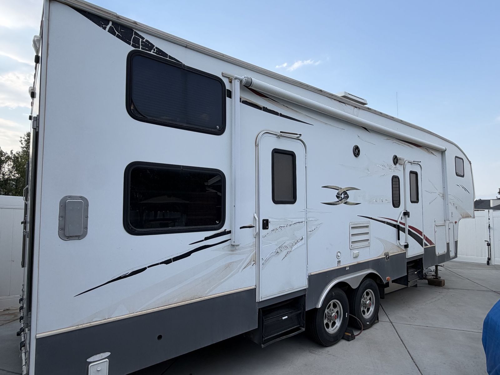 2008 Keystone Fuzion FZ302 5th Wheel Toy Hauler