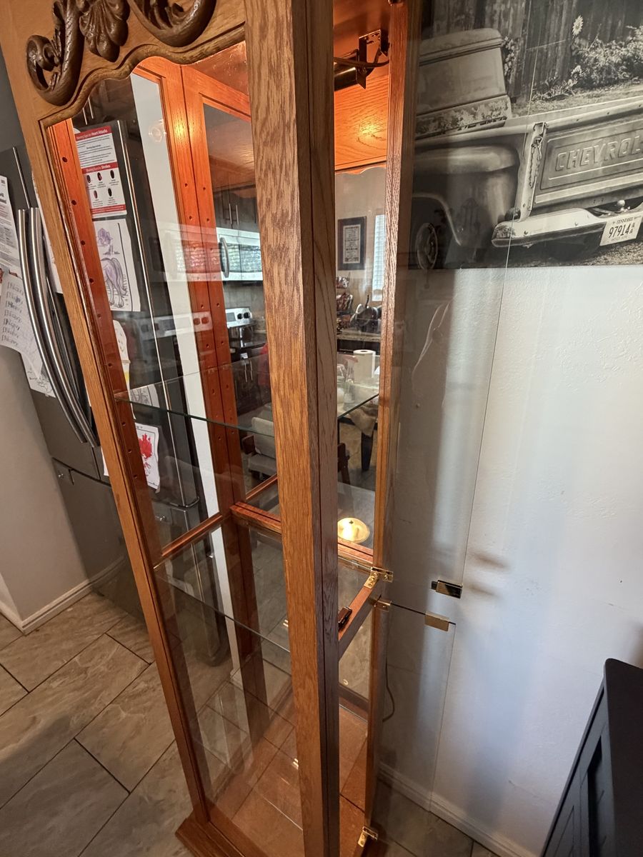 Pulaski Oak Curio Cabinet Glass Display Case with Mirror and Light