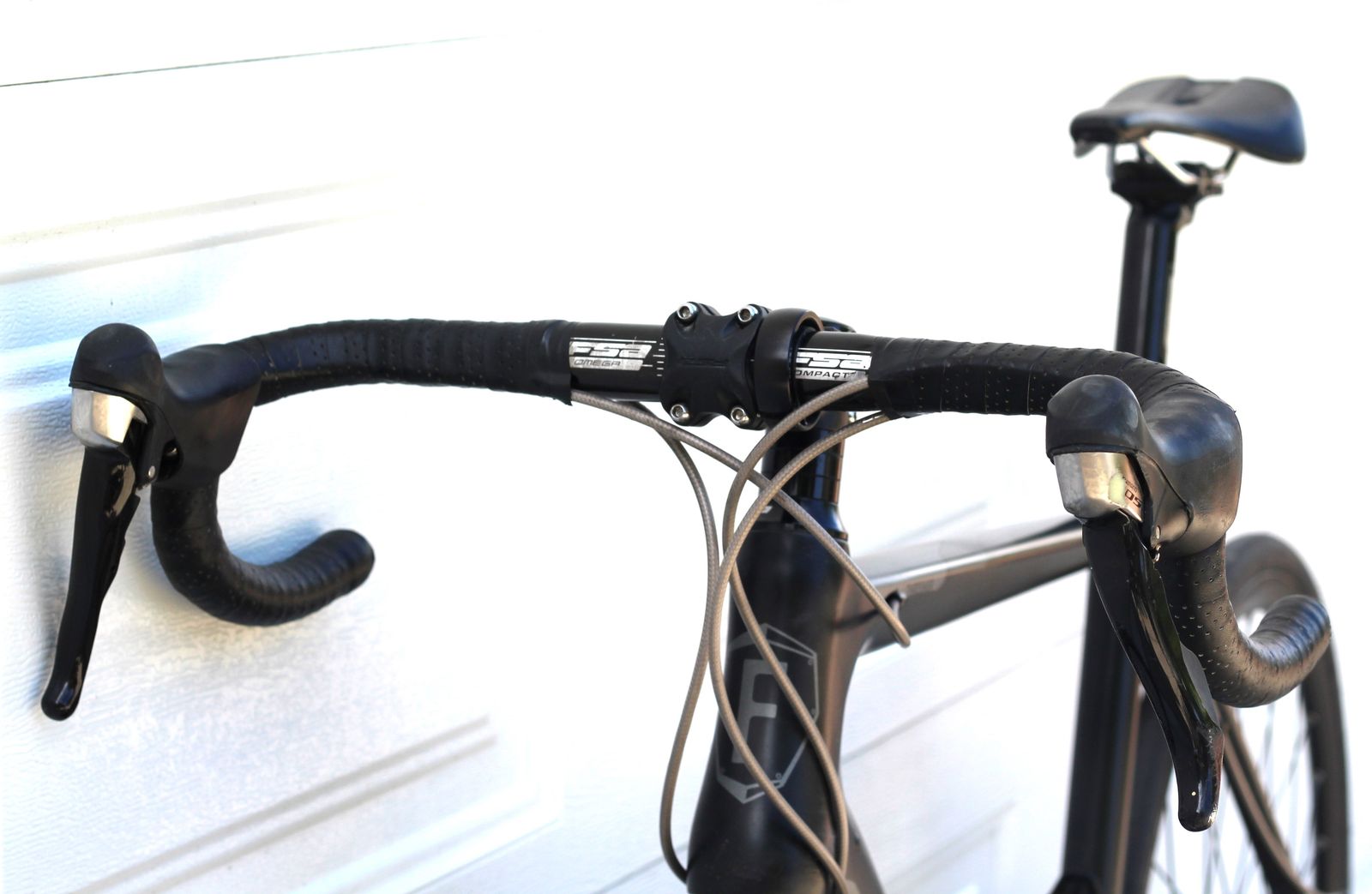 Foundry "Thresher" * Full Carbon Road Bike * Disc Brakes * 54cm / Medium Frame