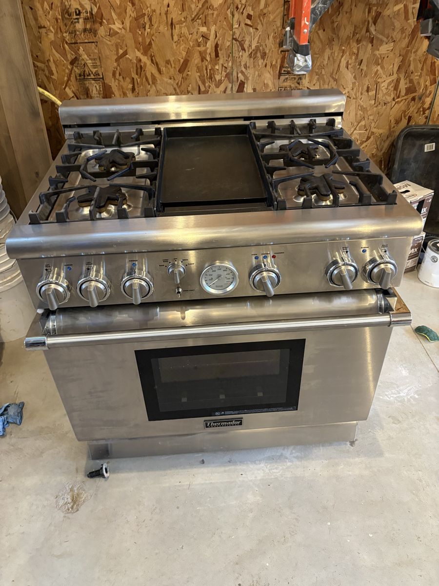36” Thermador gas/electric range