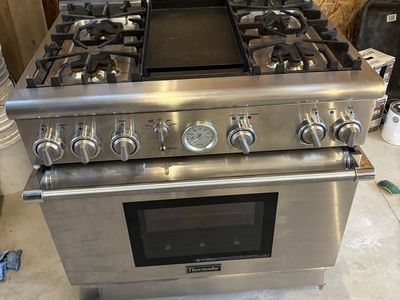 36” Thermador gas/electric range