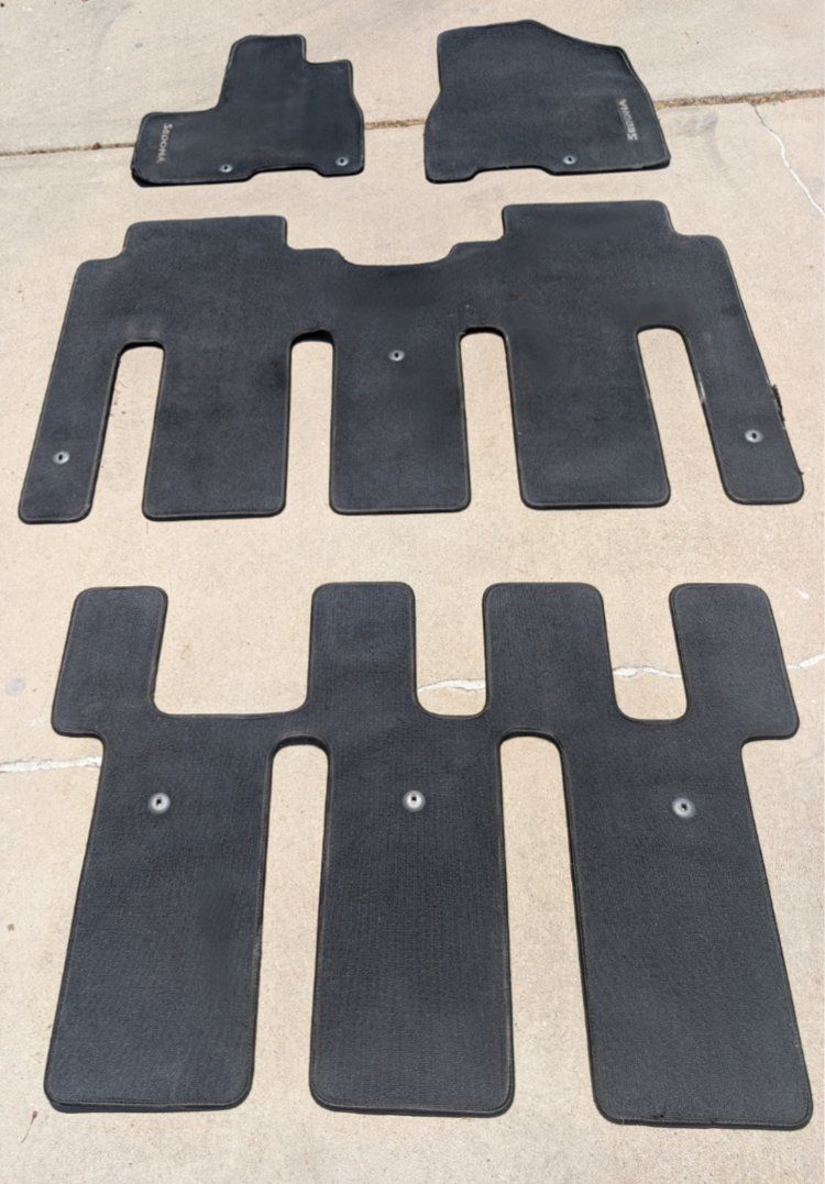 OEM Kia Sedona Black Carpet Floor Mats - Full Set, Good Condition