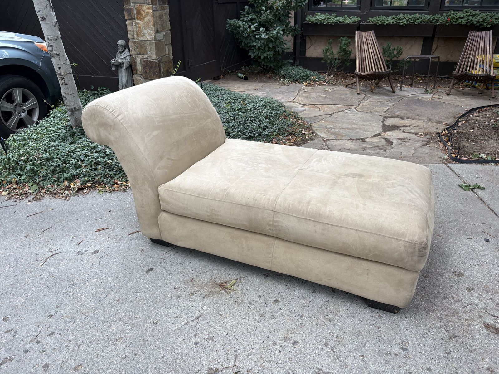 Free Chaise lounge