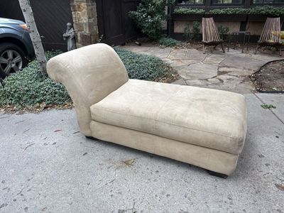 Free Chaise lounge