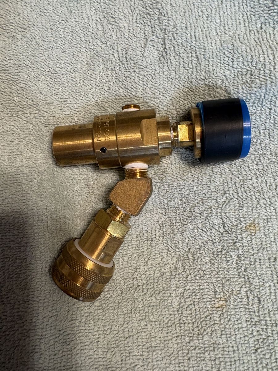Co2 Regulator for Inflating Tires, Running Air Tools ect…
