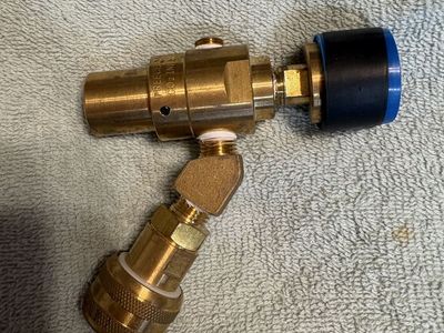 Co2 Regulator for Inflating Tires, Running Air Tools ect…
