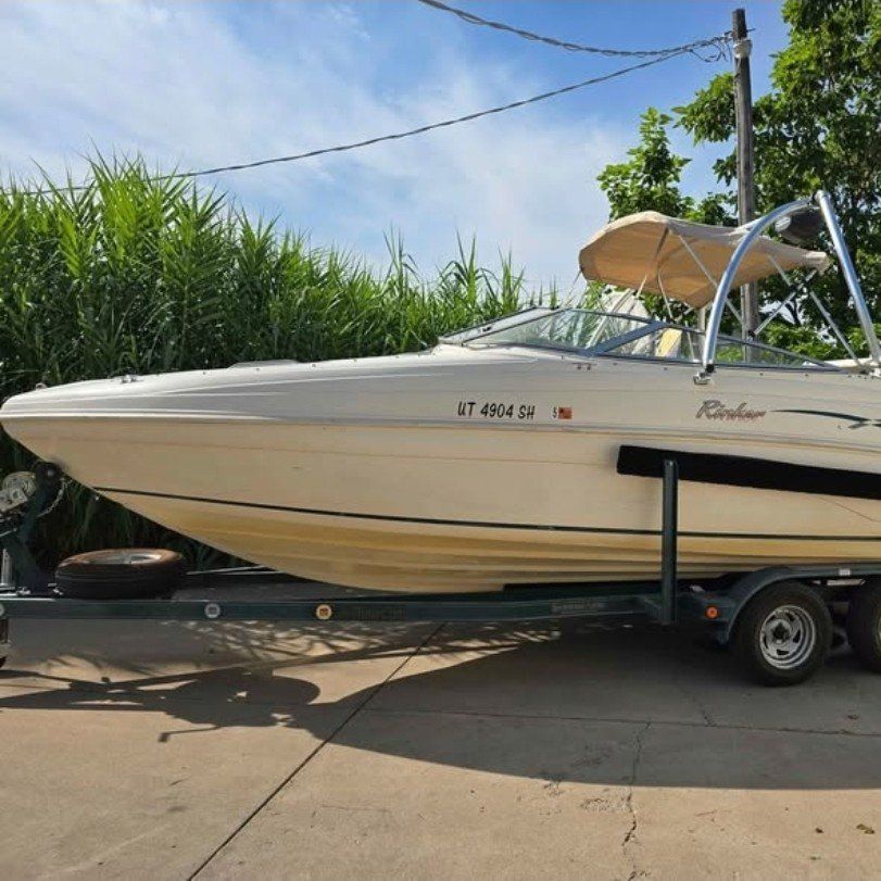 2000 Rinker Captiva 232